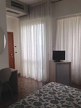 Hotell Carlton 3*