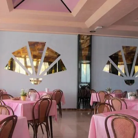 Carlton Otel Marebello