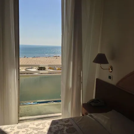 Carlton Otel Marebello